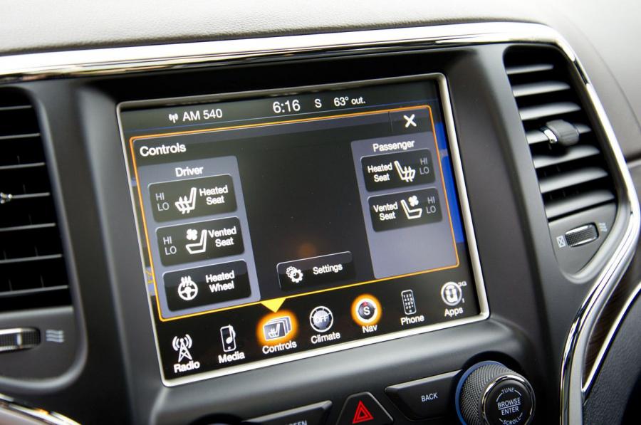  Jeep Grand Cherokee Overland 2014 года  (фото 18 из 34)
